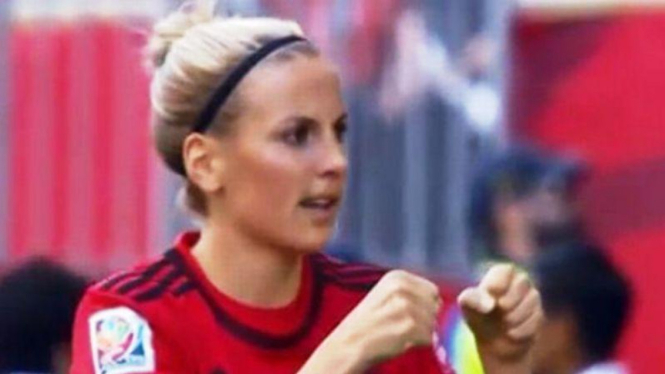 Pemain timnas Jerman wanita, Jennifer Cramer di Piala Dunia 2015.