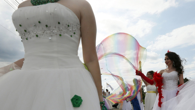 Parade brides festival di Rusia