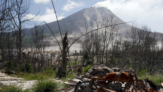 Kondisi perkampungan warga pasca erupsi gunung Sinabung pada Juni 2015.
