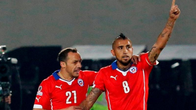 Pemain Timnas Chile, Marcelo Diaz (kiri) dan Arturo Vidal (kanan)