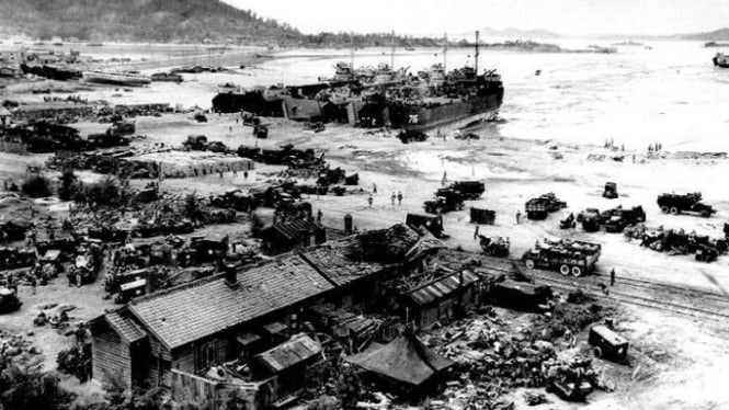 Pasukan AS mendarat di Pantai Merah pada 1950.