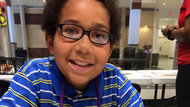 Xavier Elliott, bocah 10 tahun pembuat baju bagi tunawisma