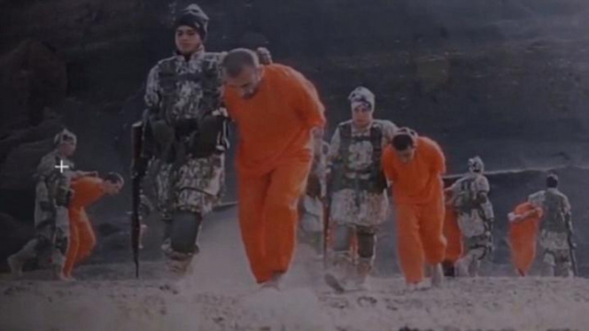 ISIS eksekusi mati 12 militan.
