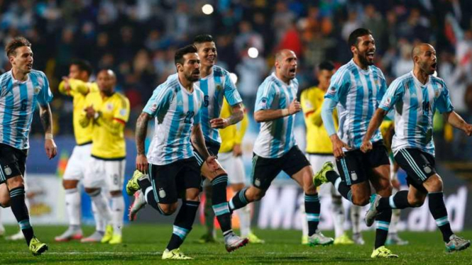 Pemain Argentina merayakan kemenangan atas Kolombia