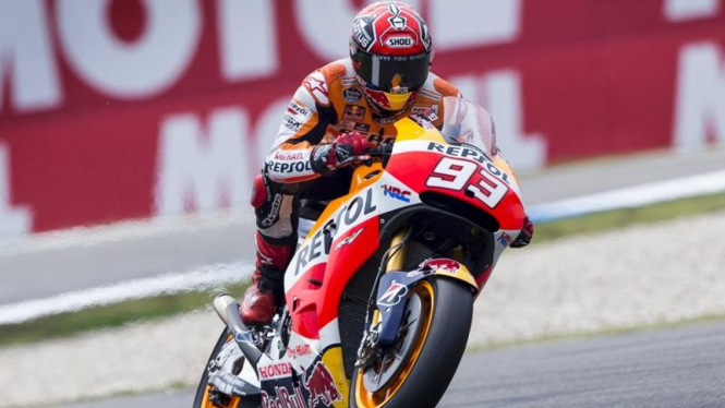 Aksi pembalap Honda, Marc Marquez pada kualifikasi MotoGP Belanda