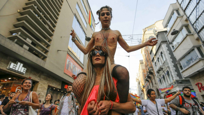 Polisi Turki Bubarkan Parade Kaum Gay Saat Bulan Ramadhan