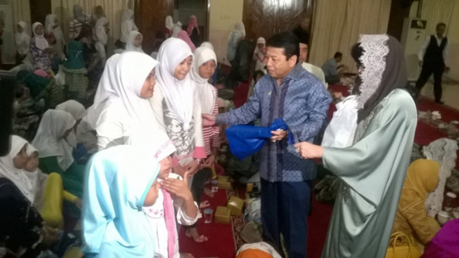 Ketua DPR RI Setya Novanto buka bersama anak-anak yatim