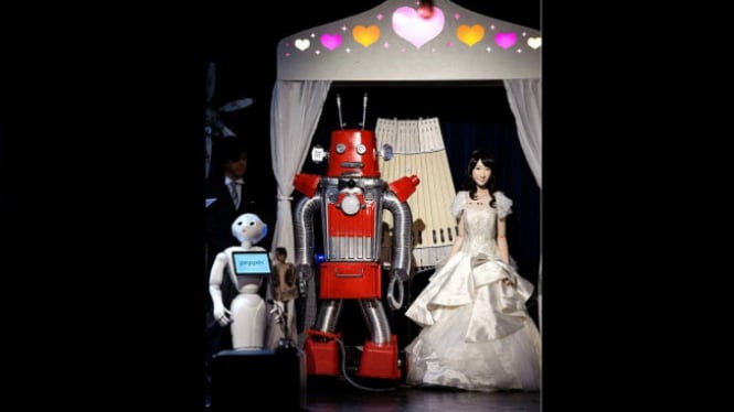 Pasangan robot menikah.