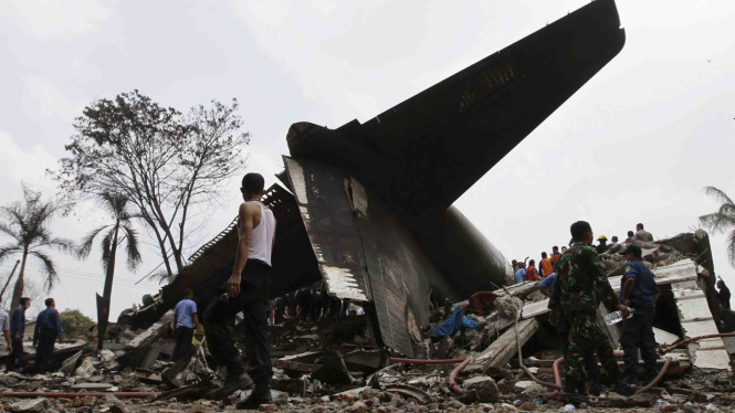 Keluarga Korban Pesawat Hercules Datangi Rumah Sakit Adam Malik