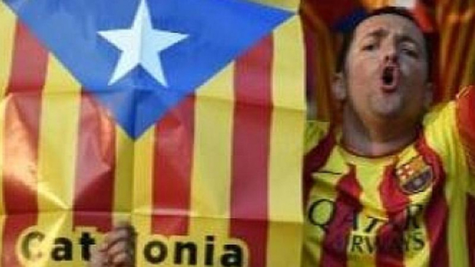 Suporter Barcelona membentangkan Estaladas
