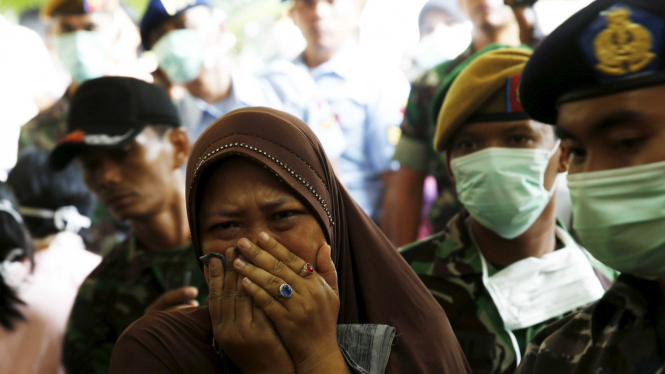 Suasana Tangis dan Duka Keluarga korban Hercules