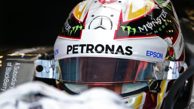 Pembalap Tim Mercedes, Lewis Hamilton