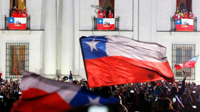 Pemain Timnas Chile rayakan juara Copa America 2015