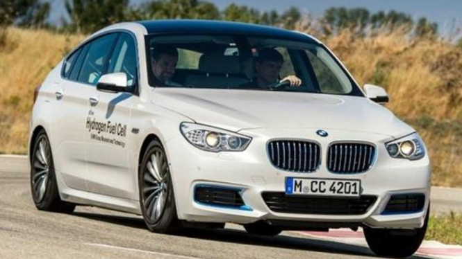 Mobil purwarupa BMW seri 5 berbahan bakar hidrogen.