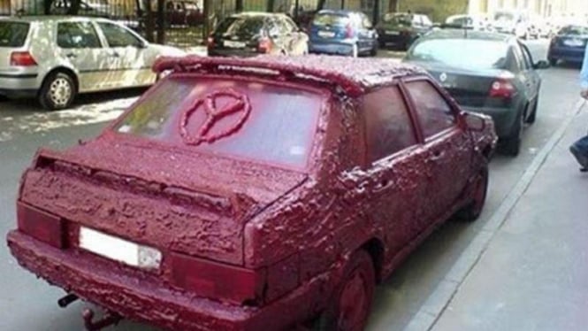 Modifikasi mobil buruk di Rusia.