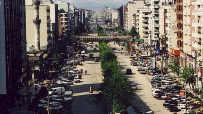 Ibukota provinsi Batman ini terletak di wilayah Anatolia, Turki Tenggara.