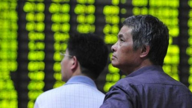 Pasar saham China jatuh. (BBC)