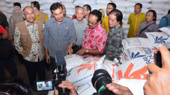 Komsi IV DPR RI mengunjungi Bulog Divre Jawa Timur