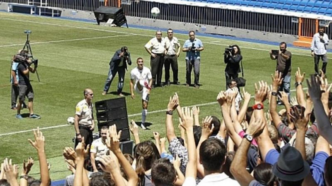 Danilo dalam perkenalan di Real Madrid