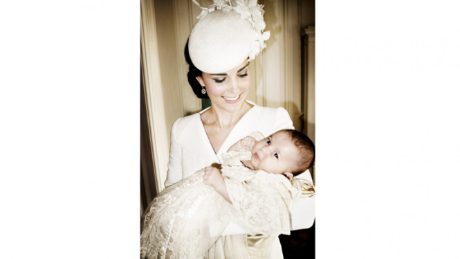 Putri Charlotte Bersama Royal Family 