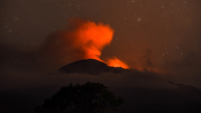 Abu Vulkanik Gunung Raung Ganggu Penerbangan