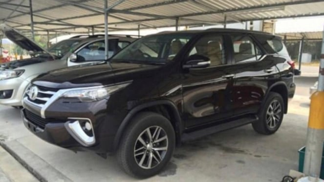 Toyota Fortuner 2015.