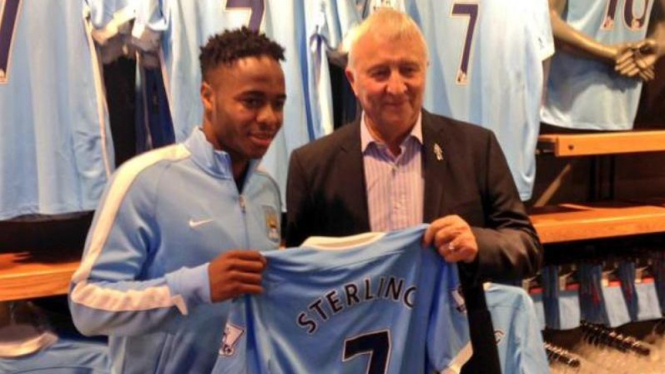 Raheem Sterling resmi bergabung dengan Manchester City
