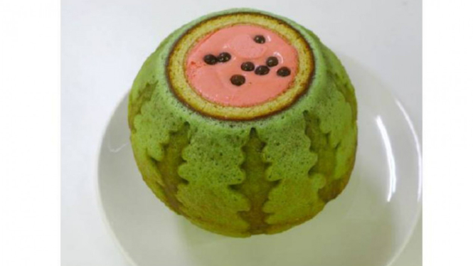 Kue berbentuk semangka.