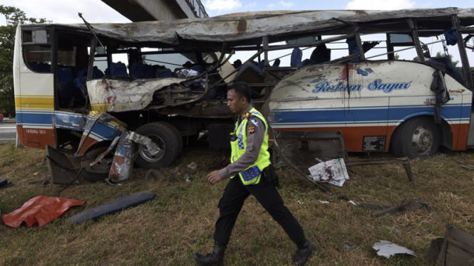 Kecelakaan Bus Rukun Sayur di Tol Palikanci
