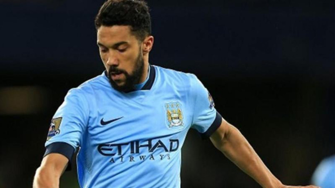 Bek Manchester City, Gael Clichy.