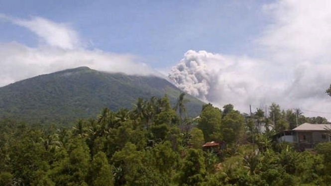 BNPB: Gunung Gamalama Meletus, Asap Setinggi Seribu Meter