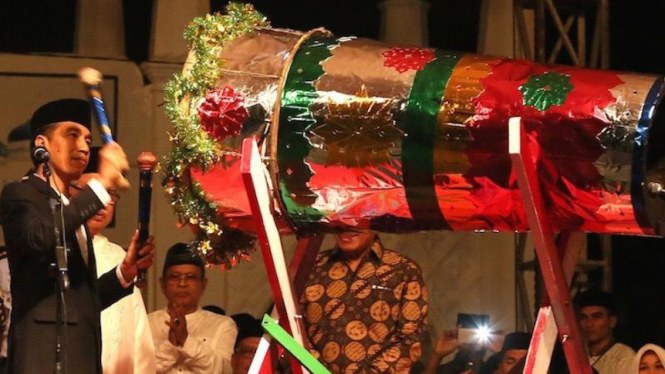 Presiden Joko Widodo pukul beduk di Banda Aceh