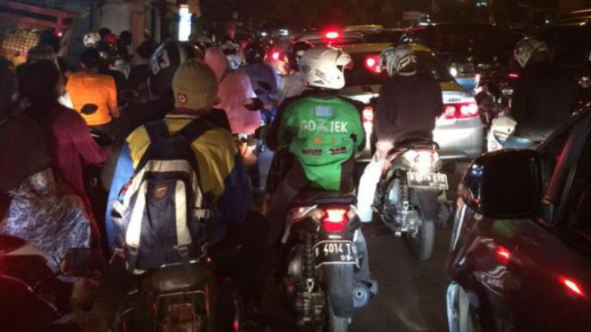 Kemacetan di Jakarta pada Jumat malam, 17 Juli 2015.