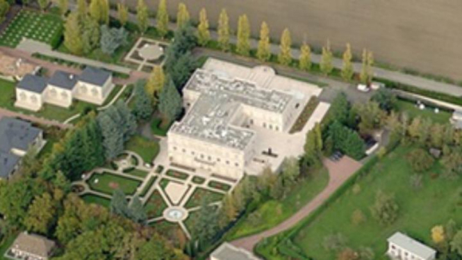 Istana milik anggota Kerajaan Saudi di Collonge-Bellerive, Swiss.