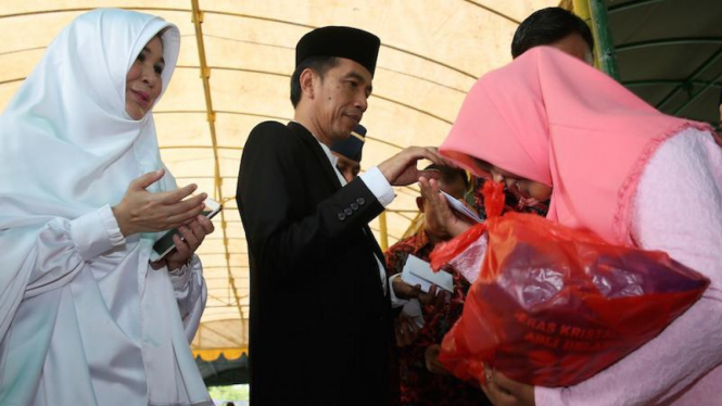 Presiden Joko Widodo Wali Kota Banda Aceh Illiza Sa'aduddin Djamal (kiri)