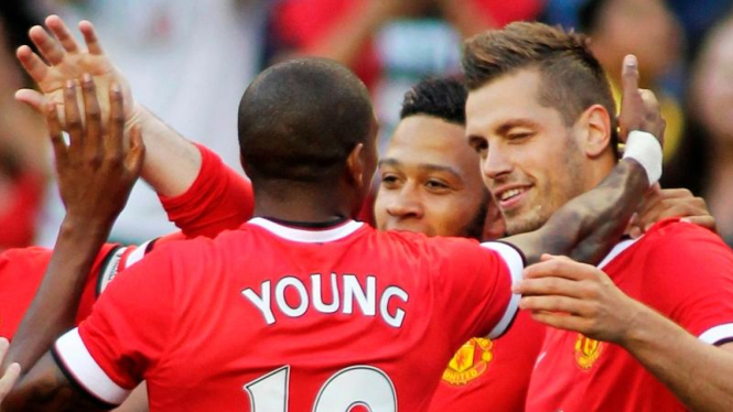 Pemain Manchester United rayakan gol Morgan Schneidelin