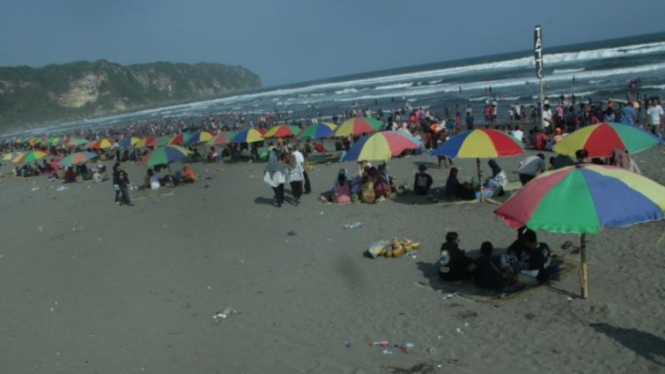 Suasana di Pantai Parangtritis, Yogyakarta.