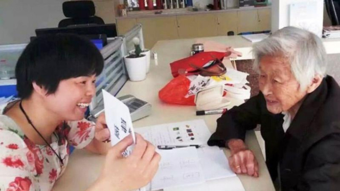 Zhao Jinshun, nenek 100 tahun yang baru belajar membaca