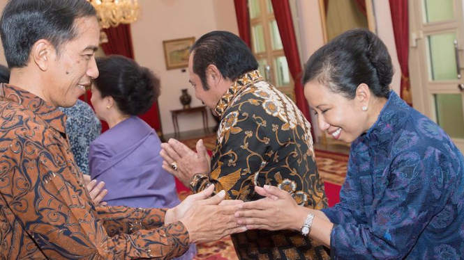 Presiden Joko Widodo dan Menteri BUMN Rini Soemarno