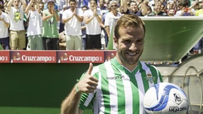 Rafael van der Vaart saat diperkenalkan Real Betis