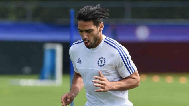 Radamel Falcao dalam latihan pertama Chelsea