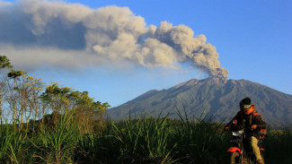 Bandara Banyuwangi Terganggu gara-gara Abu Vulkanik Gunung Raung