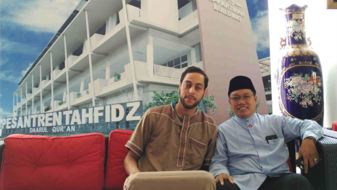 Omar dan Ustadz Ahmad Jameel