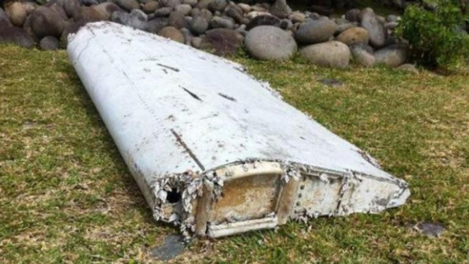 Bagian pesawat yang diduga berasal dari MH370