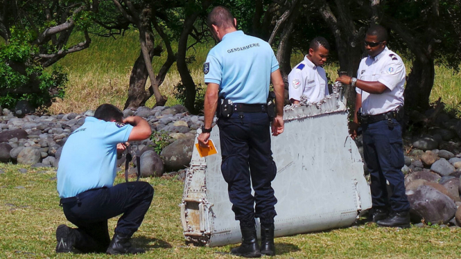 Puing Pesawat Boeing 777 yang Diduga Milik MH370