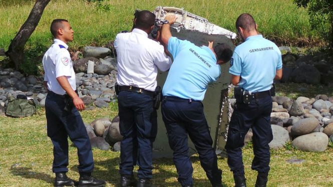 Puing Pesawat Boeing 777 yang Diduga Milik MH370