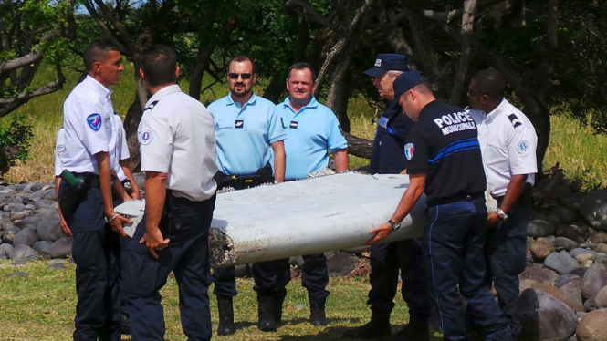 Puing Pesawat Boeing 777 yang Diduga Milik MH370
