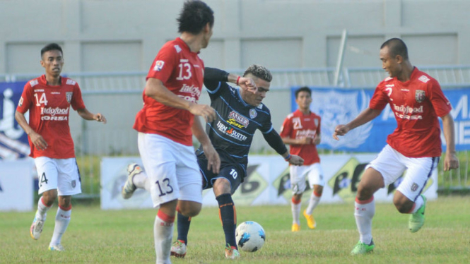 Arema Cronus versus Bali United Pusam