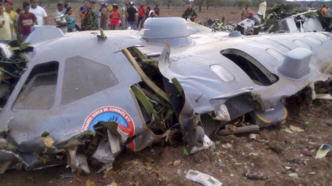 Pesawat militer kolumbia jatuh