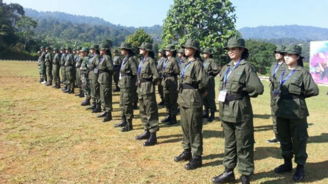 peserta Abang None ikuti latihan militer